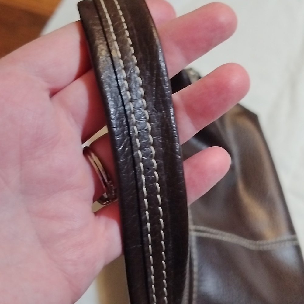 Rich Brown Bag / Purse with Zipper Closure and Elongated Shape - Picture 6 of 9